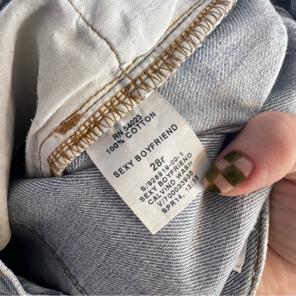 Gap Sexy Boyfriend Distressed Light Wash Jeans, size 28 AS IS - Picture 4 of 9